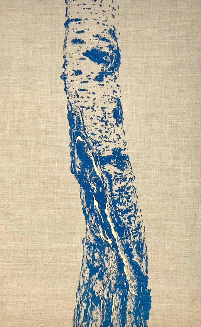 «Memorias Visibles I», cianotipia sobre lino de Sara Tana